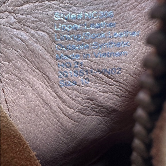 Madewell The Henry Lugsole Boot in Suede - Picture 6 of 6